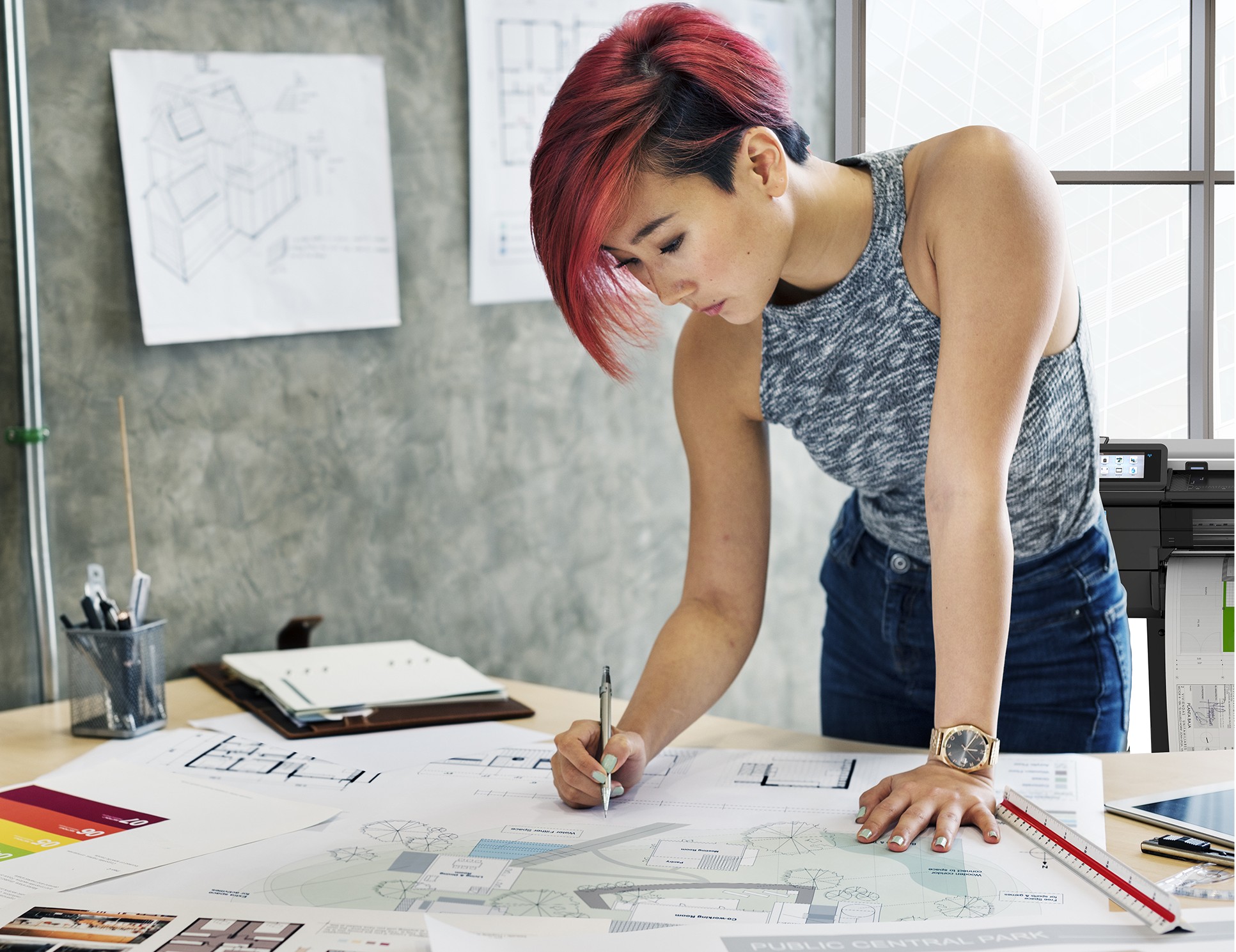 Návrhárka pracujúca pri HP DesignJet